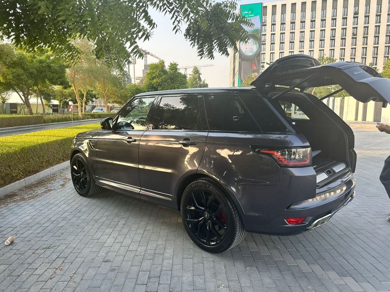 Land Rover Range Rover Sport SVR 5.0L (575 HP) AWD