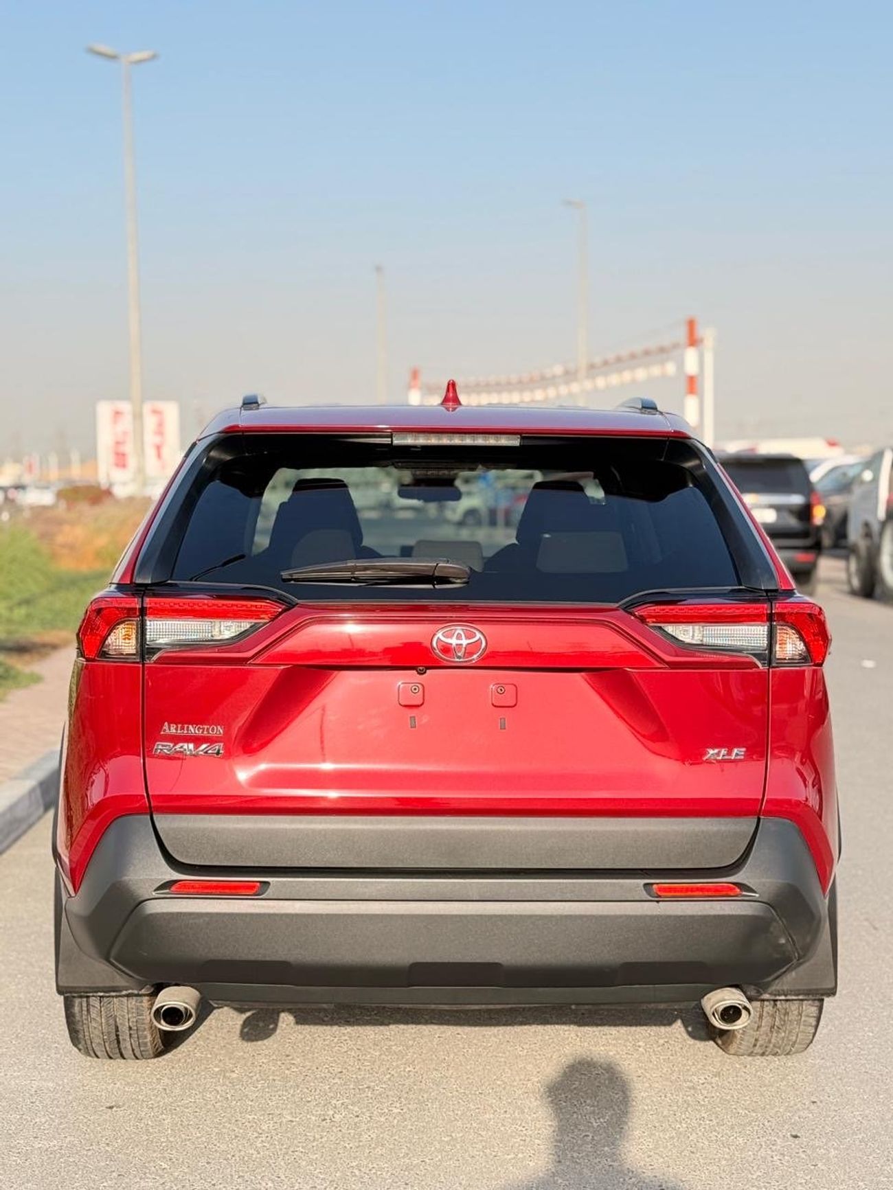 تويوتا راف ٤ XLE 2.5 L | sunroof, push start low mileage full option