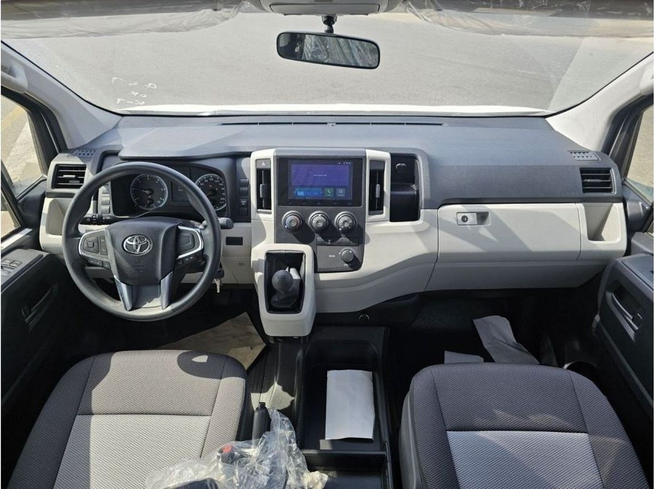 تويوتا هاياس 2026 Toyota Hiace 2.8L Diesel M-T Passenger Black Bumper GCC Spec