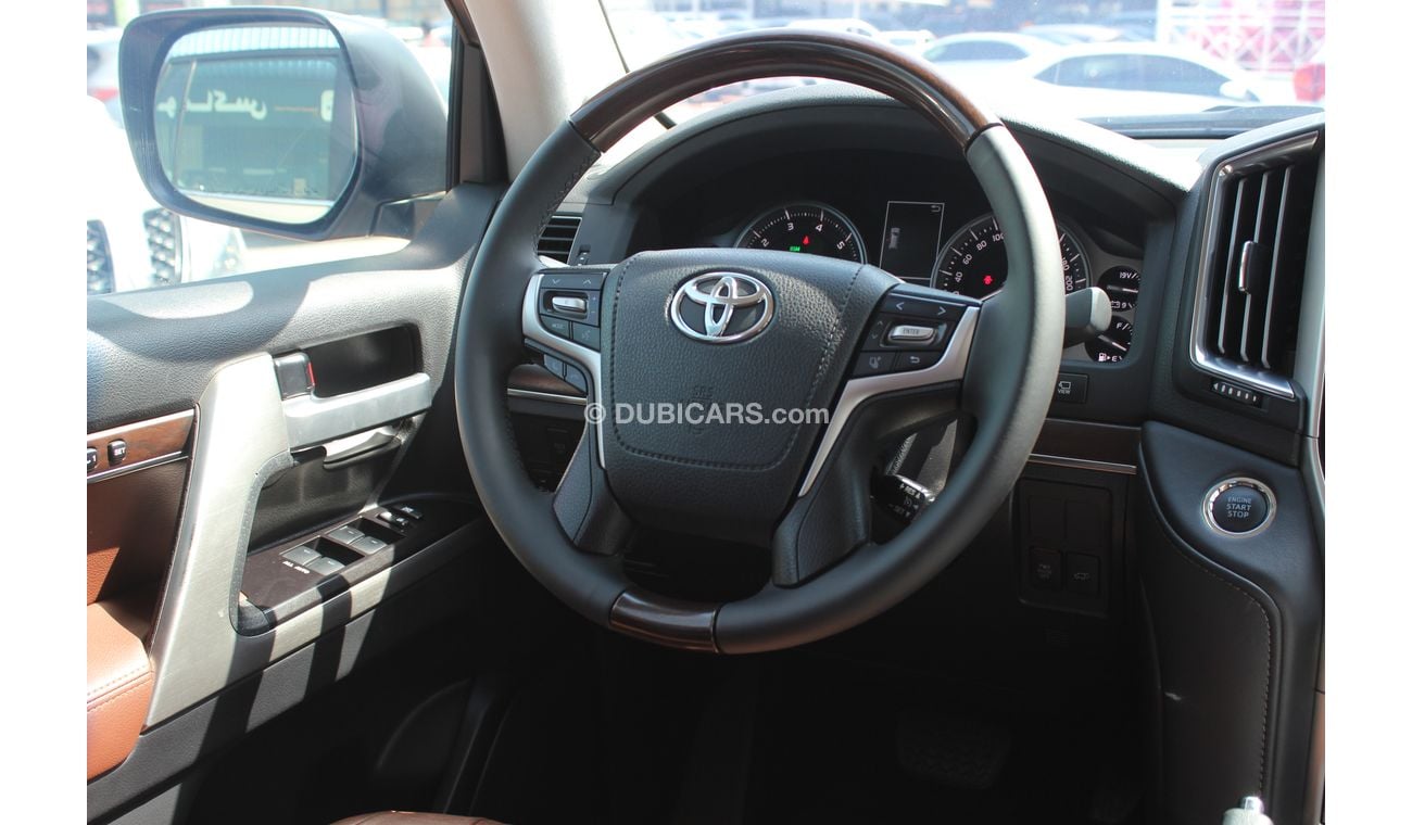 Toyota Land Cruiser (2017) VXR V8 AL FUTTAIM