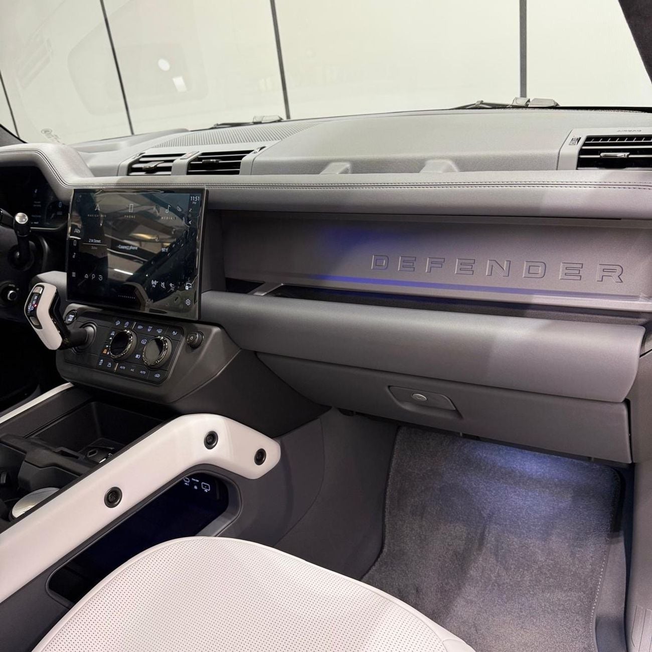 لاند روفر ديفندر OCTA P635 | GCC Specs | 5 years warranty and service