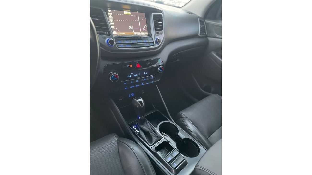 Hyundai Tucson 2017 Hyundai Tucson Limited 2.0L V4 GDi Premium - Push Start - 4x4 AWD - 75,000 mileage