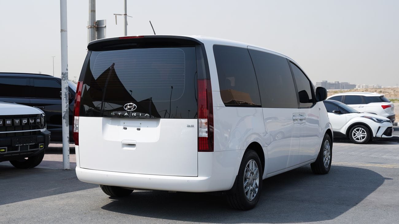 Hyundai Staria