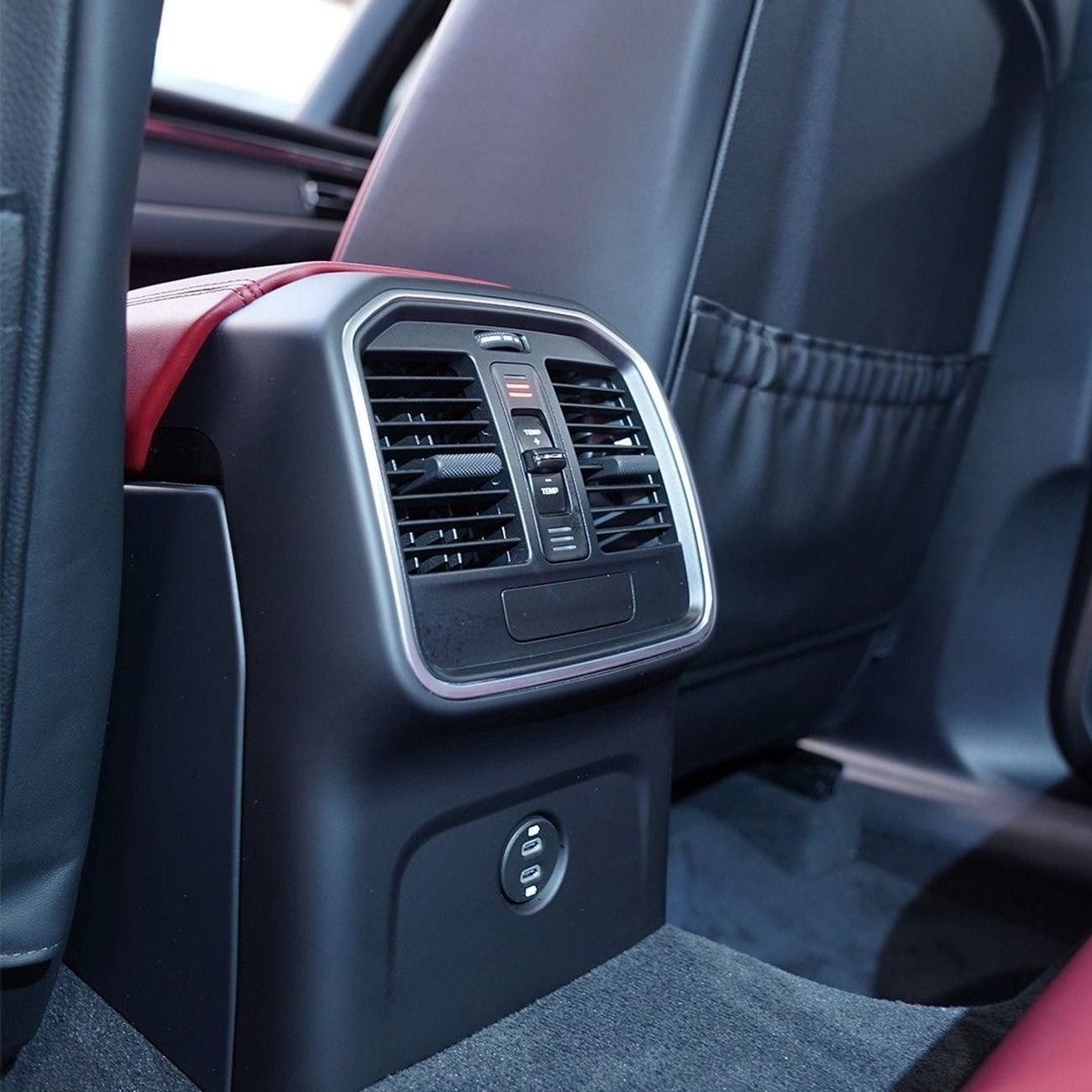 بورش ماكان Base 2025 Porsche Macan, 2027 Porsche Warranty, Sport Chrono Package, Very Low Kms, GCC