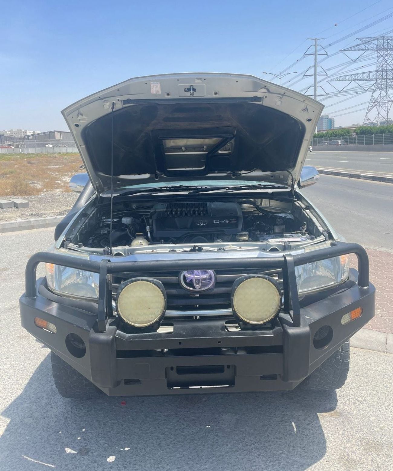 تويوتا هيلوكس diesel engine ,3.0 liter ,manual gear ,right hand drive