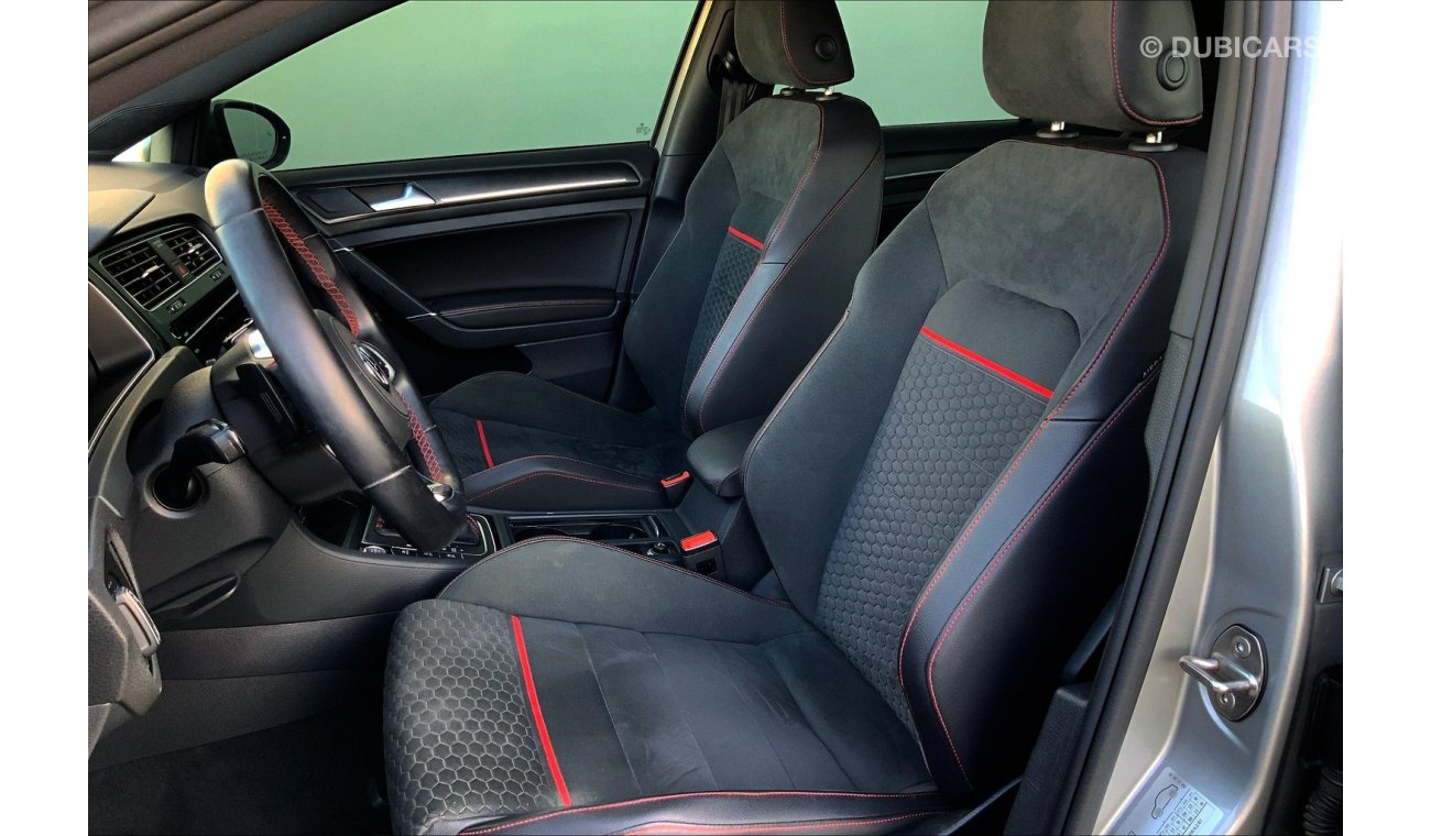 Volkswagen Golf GTI P2 (Fabric Seats)