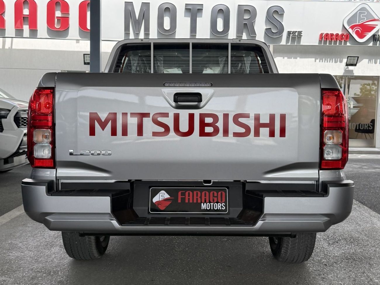 Mitsubishi L200 chrome package 4x4 M/T 18 inch alloy rims **EXPORT ONLY**التصدير فقط خارج الخليج**