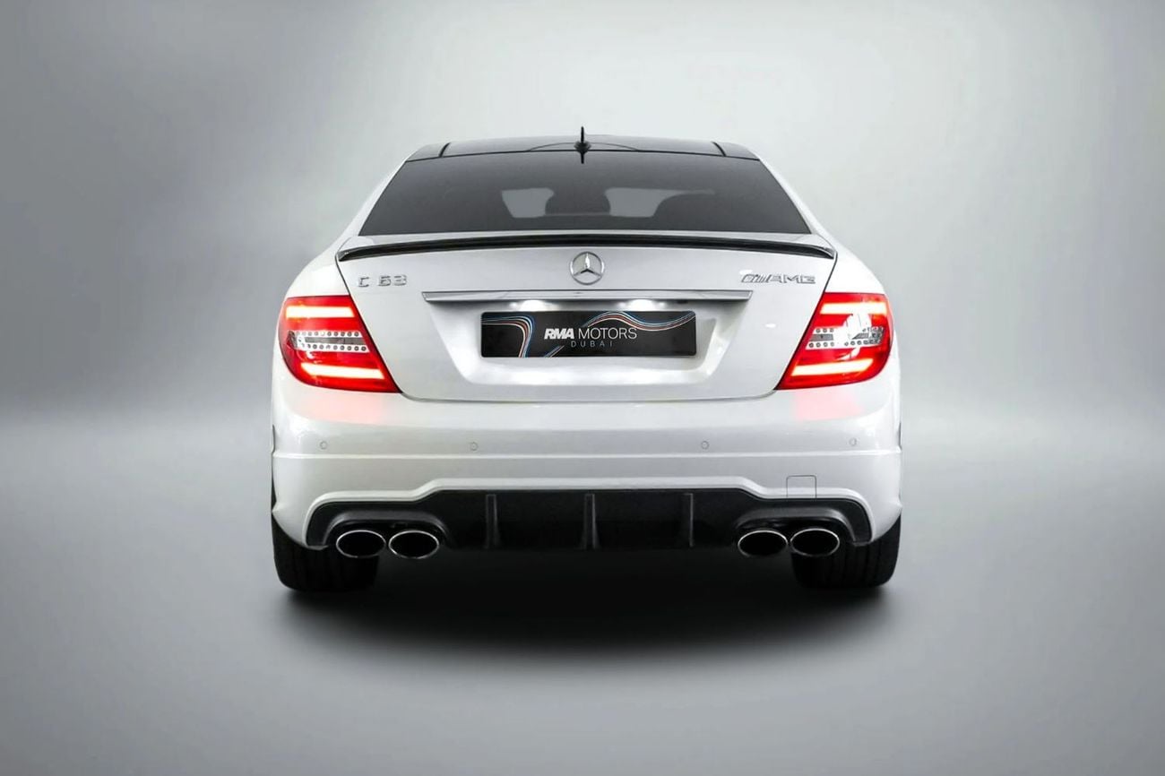 Mercedes Benz C63 AMG Std 6.2L