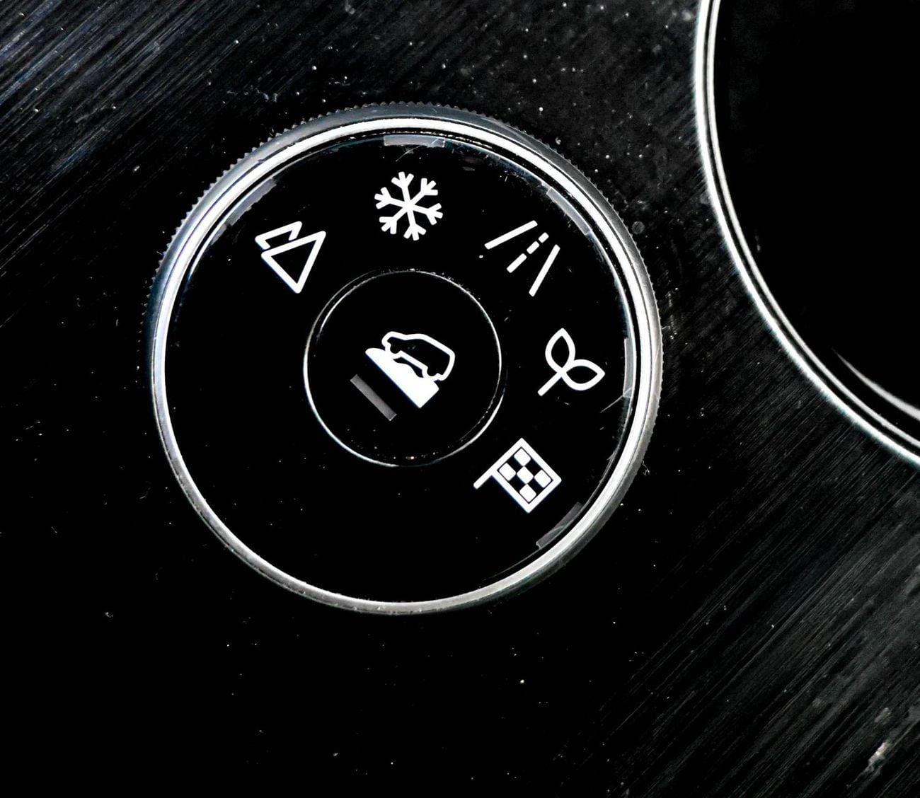 Nissan XTrail SL 2.5L (169 HP) نيسان اكس تريل SL 2.5L (169 HP 2024 خليجي ميد اوبشن بحالة ممتازة