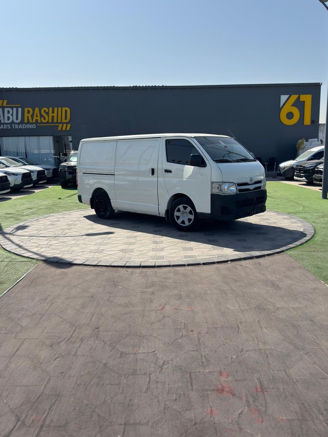 Toyota Hiace GL - Standard Roof 2.7L