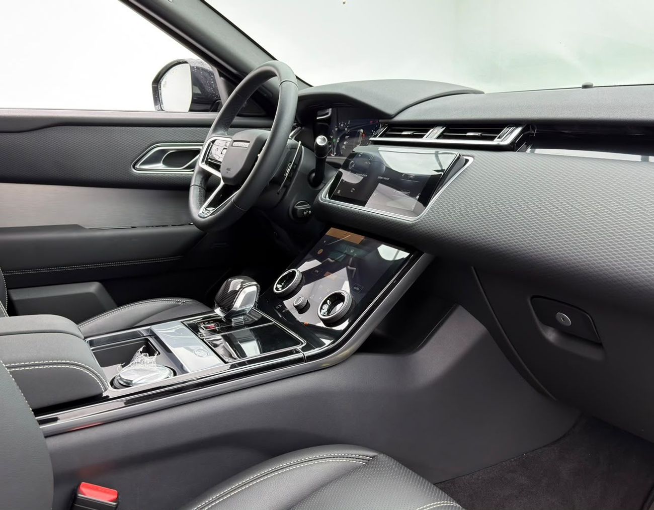 Land Rover Range Rover Velar R-DYNAMIC SE
