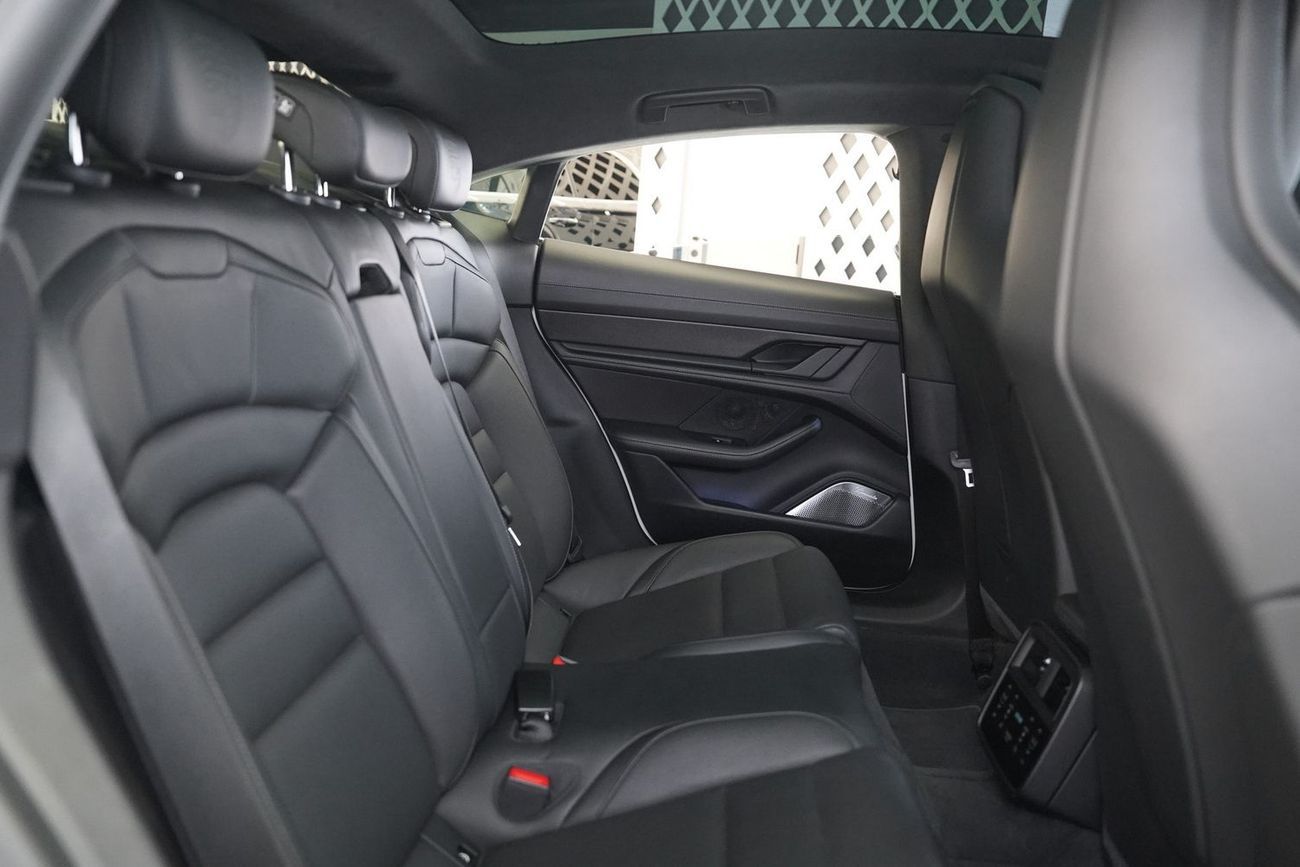 بورش تايكان Turbo S (761 HP)