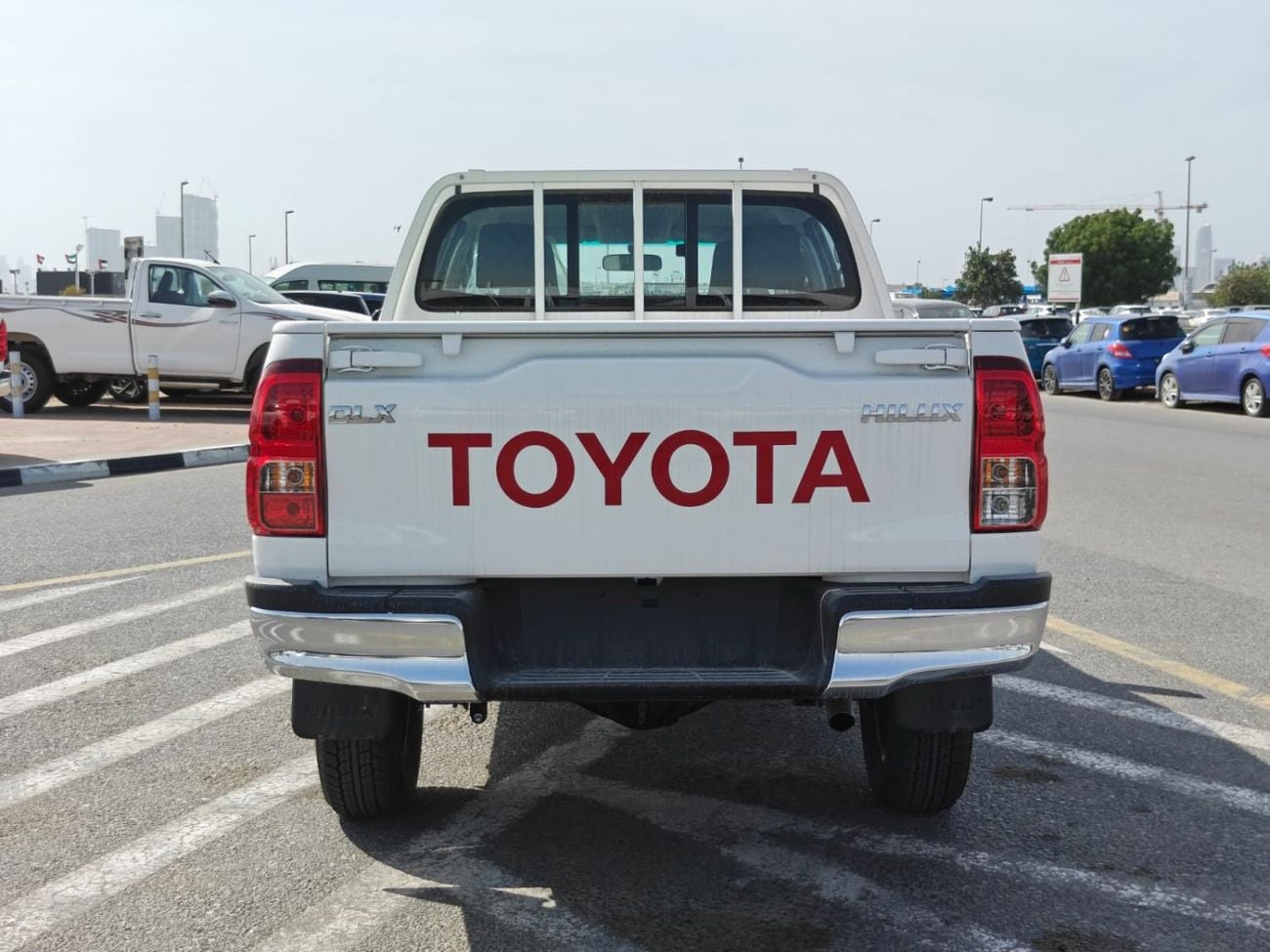 تويوتا هيلوكس 2026 Toyota Hilux white/red 2.4L diesel manual GCC spec mid option