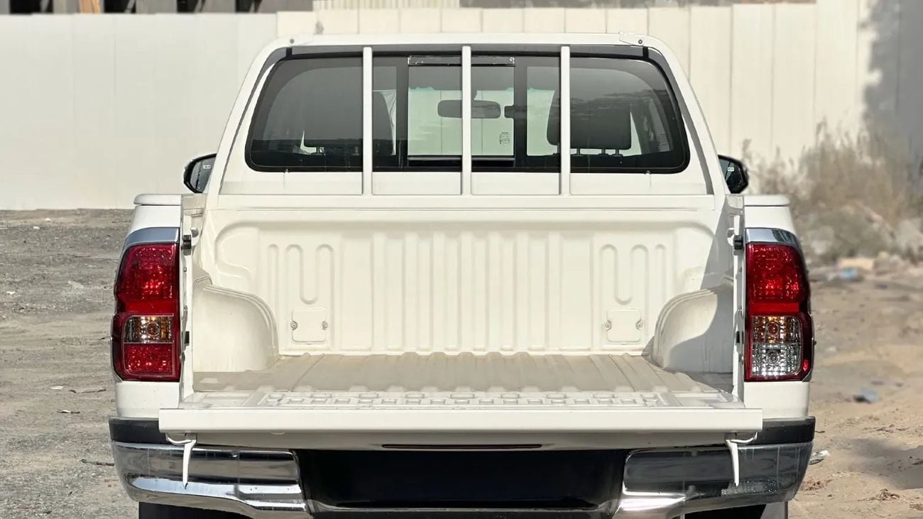 تويوتا هيلوكس Toyota/HILUX DIESEL DOUBLE CABIN 2WHEEL DRIVE /2.4L GLX MT