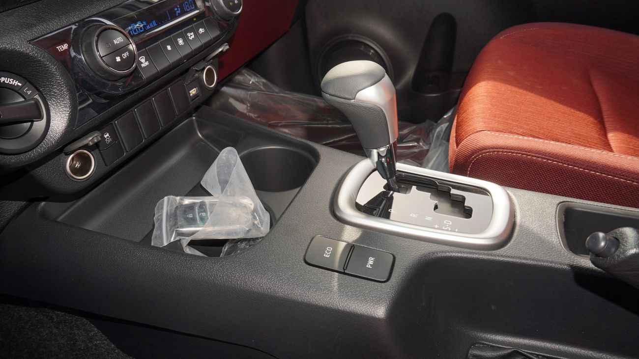 Toyota Hilux GLX-S  SR5 2.7L 4WD