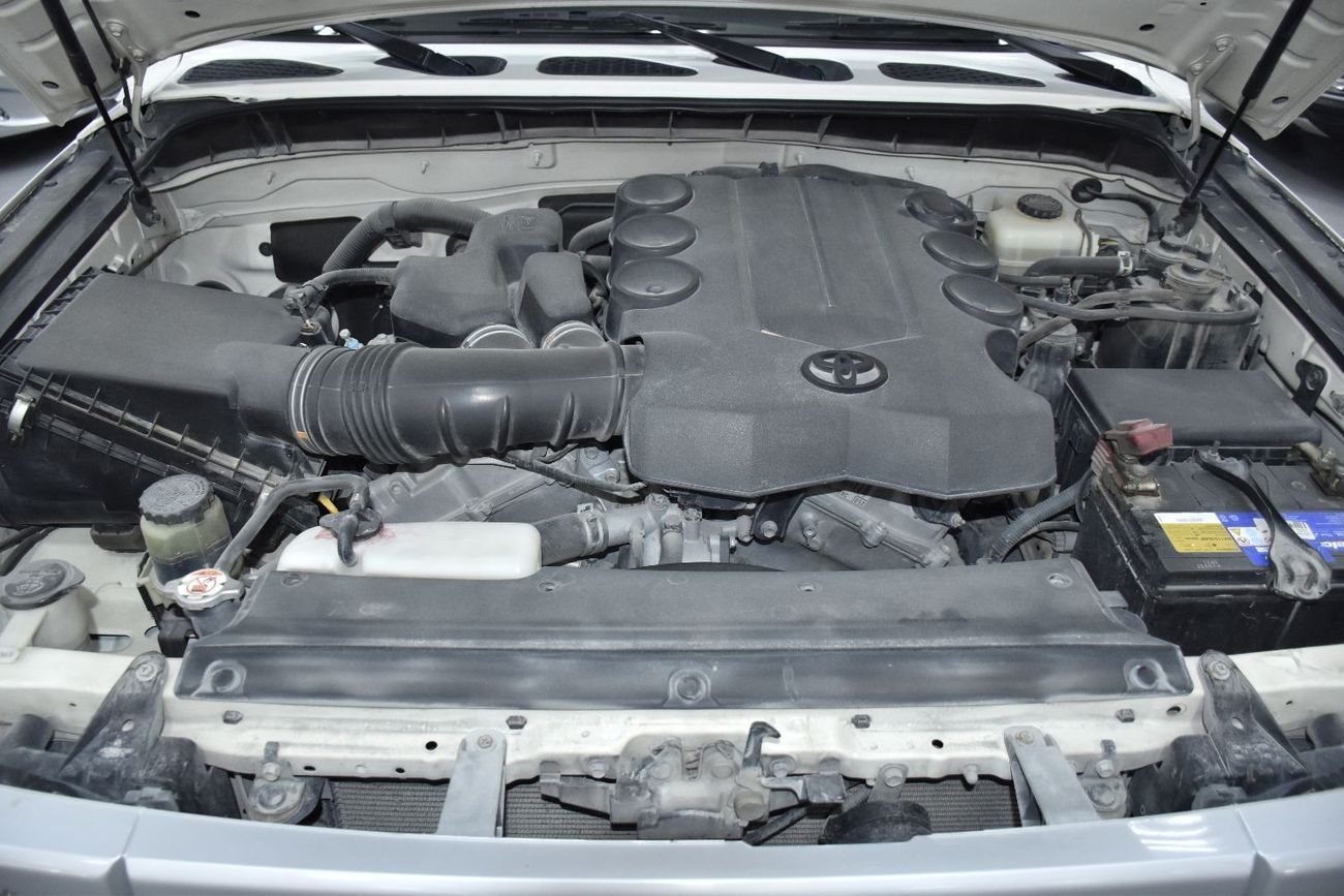 تويوتا إف جي كروزر EXCELLENT DEAL for our Toyota FJ Cruiser GXR ( 2016 Model ) in White Color GCC Specs