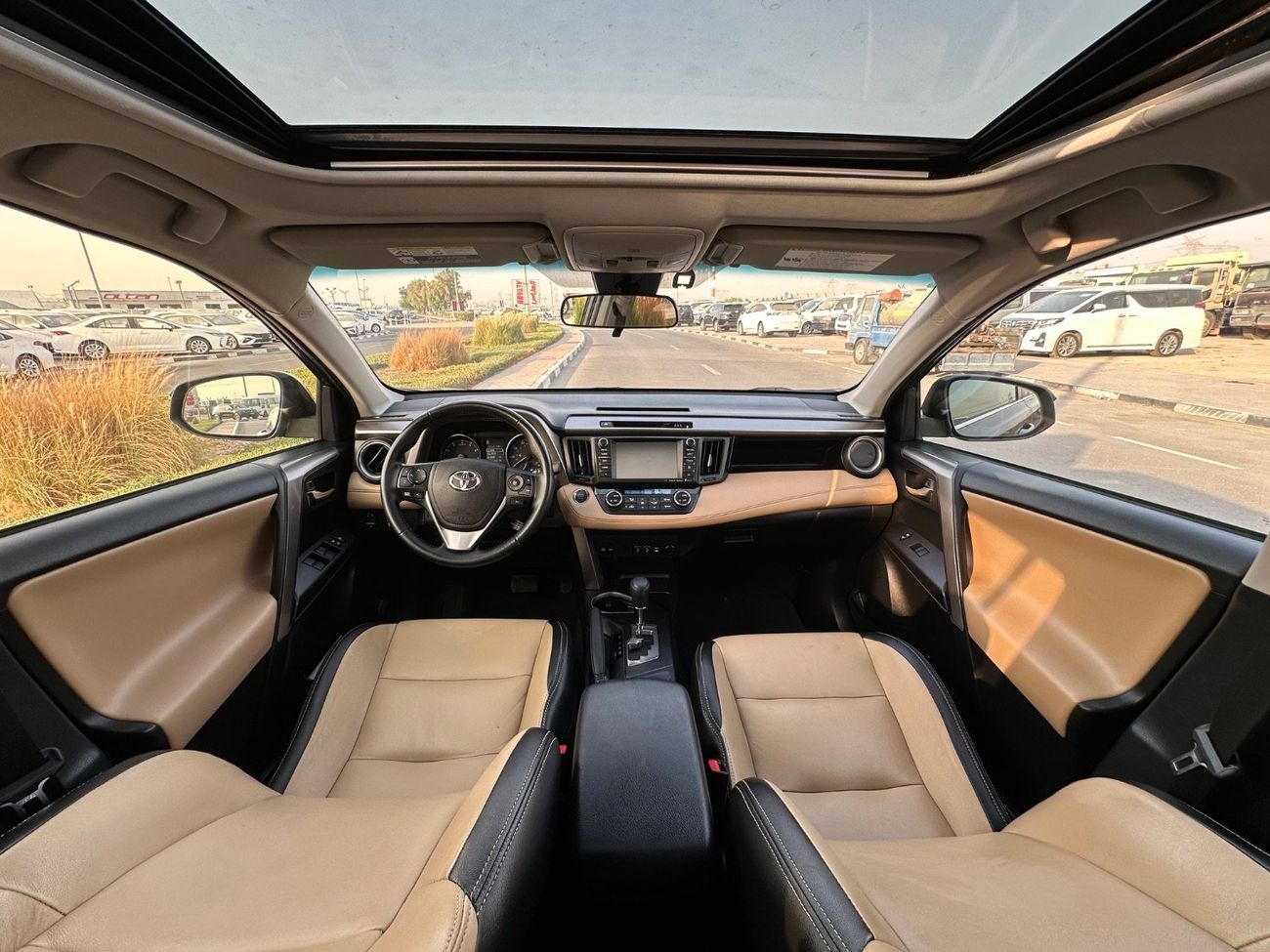 Toyota RAV4 XLE premium Sunroof,Push start,Leather seats