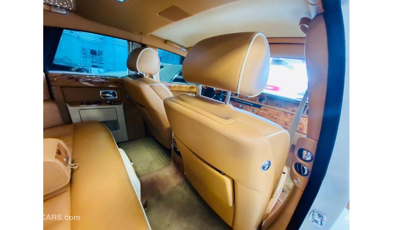 Rolls-Royce Phantom 2016 Rolls Royce Phantom, Gcc low miles , Pristine condition