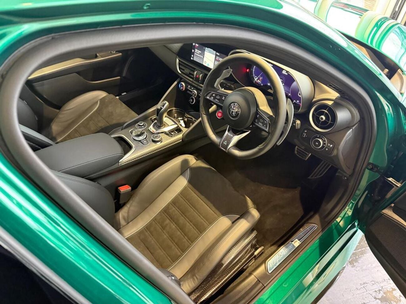 ألفا روميو جوليا 2.9 V6 Bi-Turbo Quadrifoglio Auto Euro 6 (s/s) 4dr (EXPORT ONLY) Right hand drive