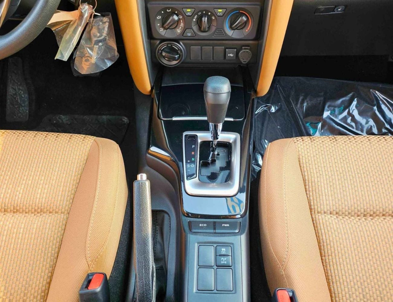Toyota Fortuner EXR TOYOTA FORTUNER || 2.4L DIESEL V4 4WD / MANUAL AC (CODE # FDMC)