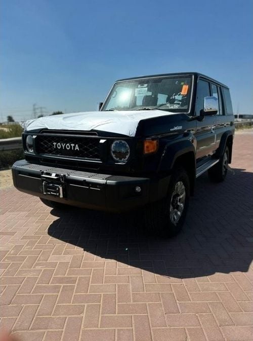 Toyota Land Cruiser 70 Toyota Land Cruiser LC76 Diesel 2.8, 2024 model, Saudi specifications