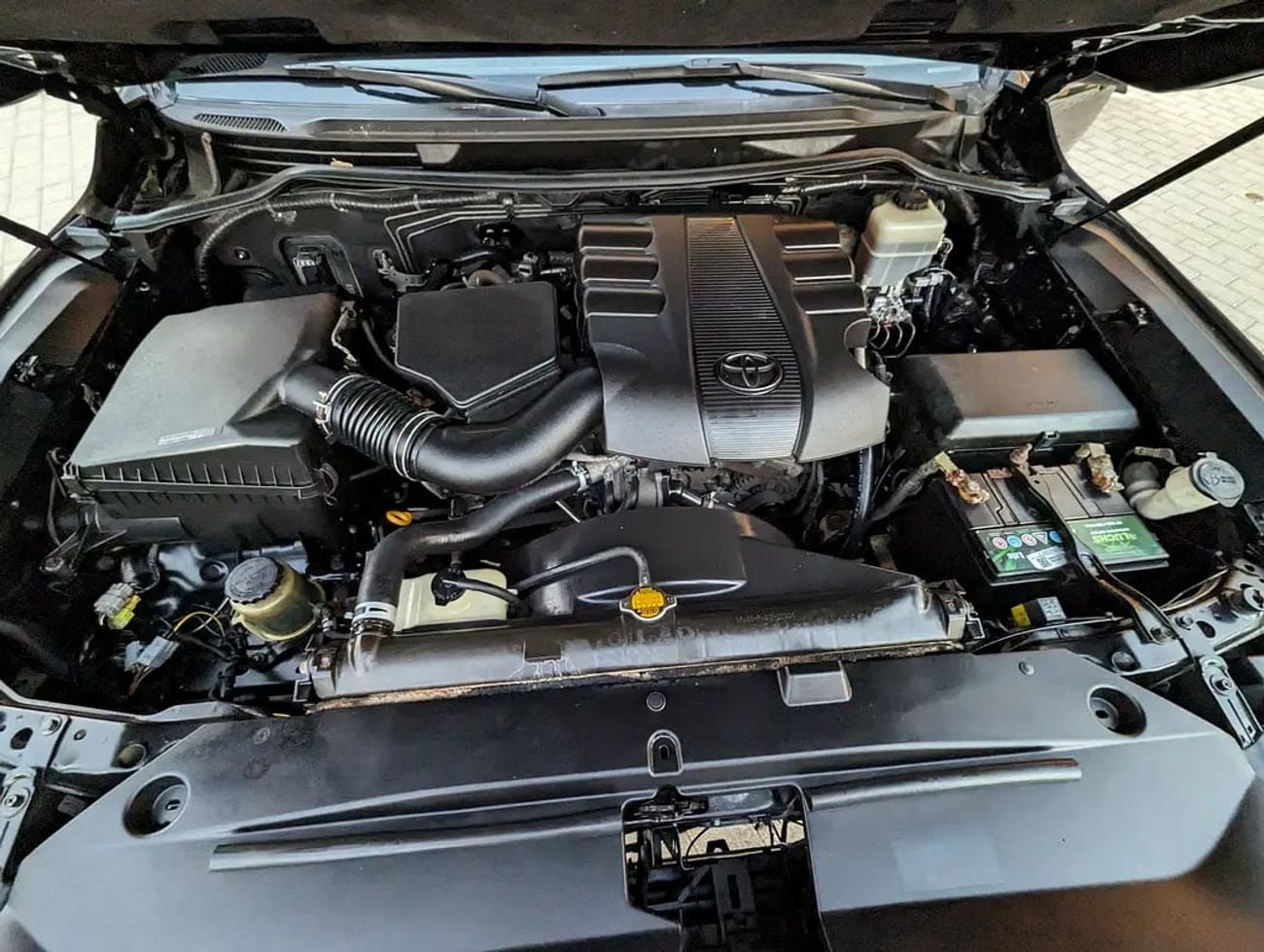 Toyota Land Cruiser GXR FACELIFTED WITH INTERIOR AND EXTERIOR V6 4.0L IN PERFECT CONDITION