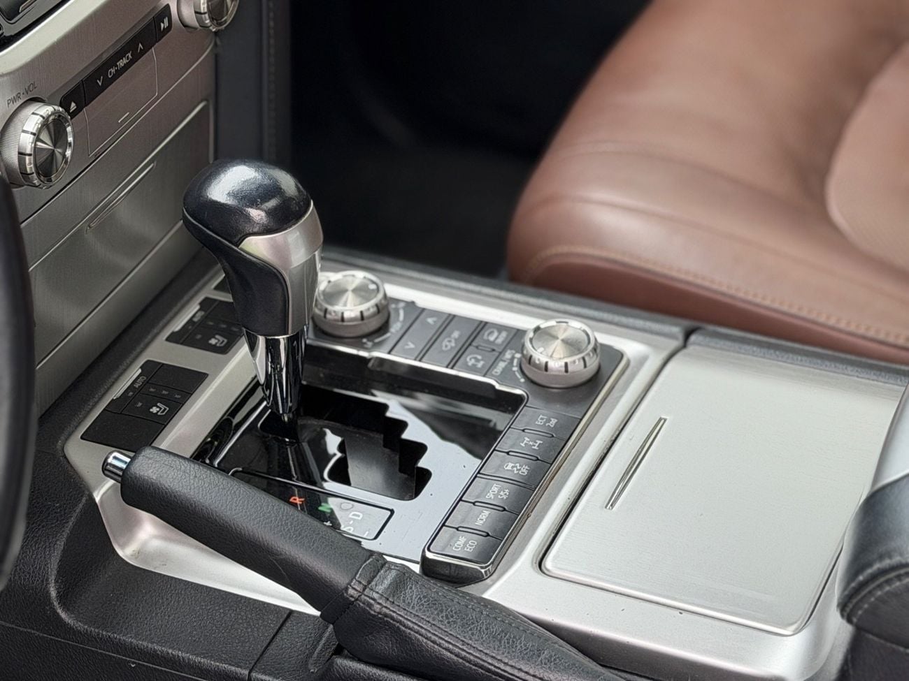 تويوتا لاند كروزر VXR+ 5.7L