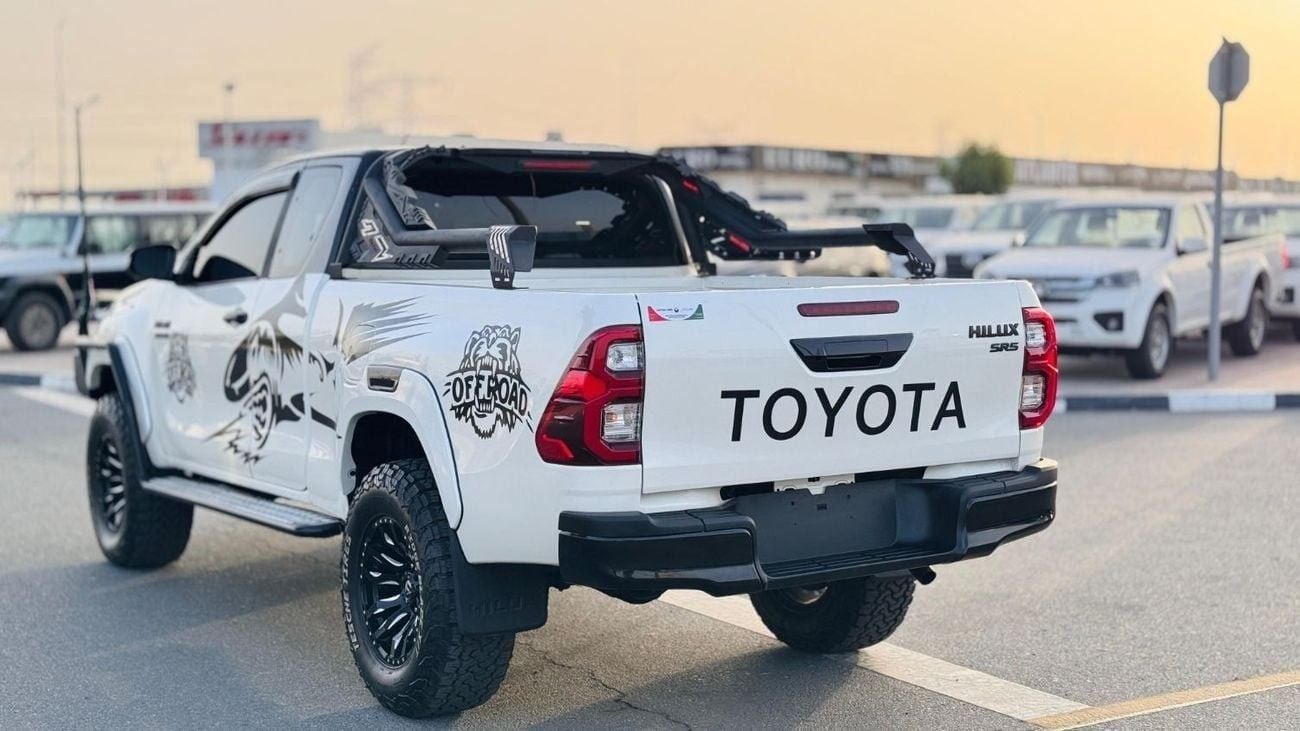 Toyota Hilux SMART CAB | PREMIUM BULL BAR WITH LED FOCUSED LIGHTS | 2.8L DIESEL ENGINE | 2023