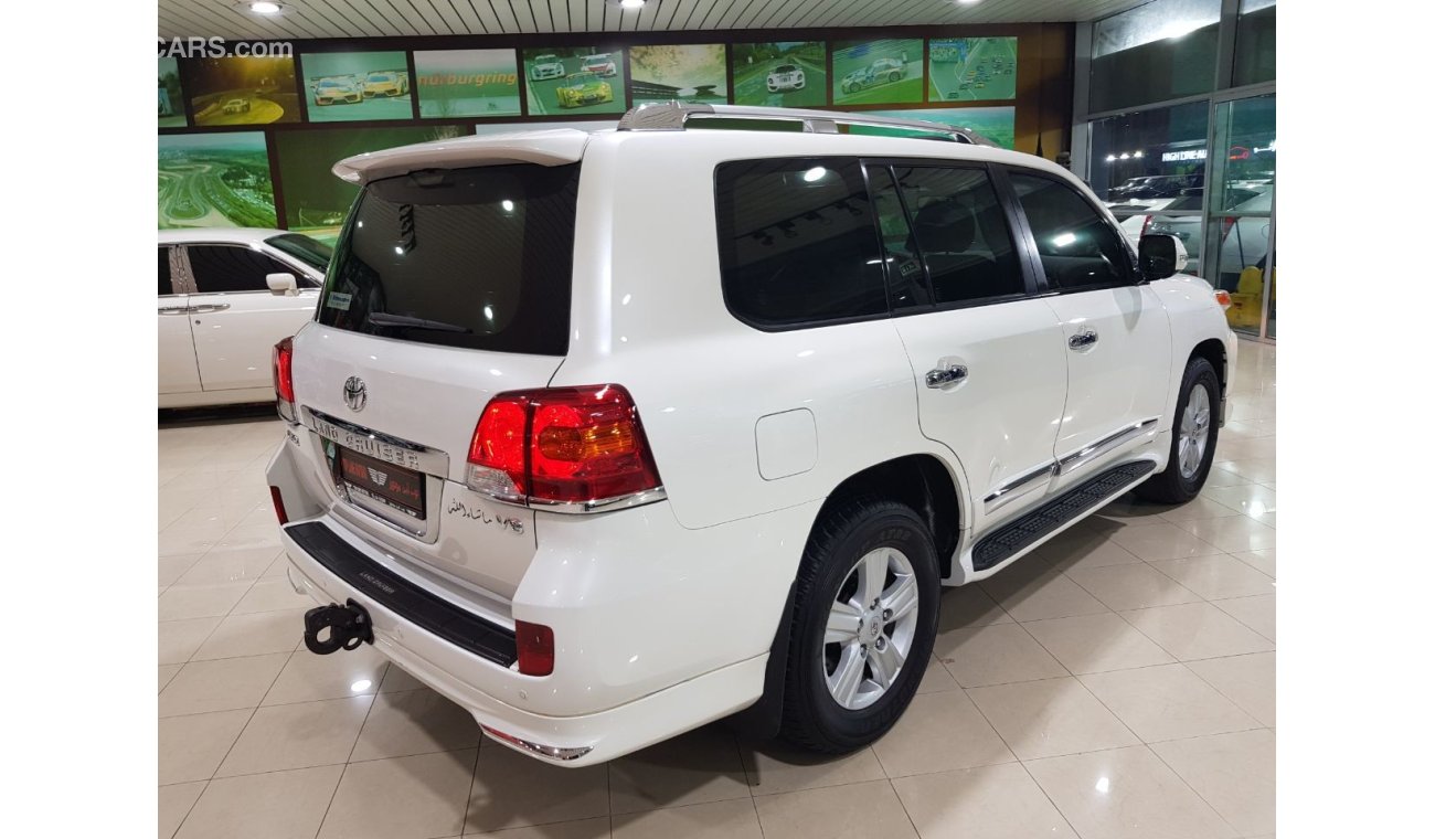 Toyota Land Cruiser GXR V8