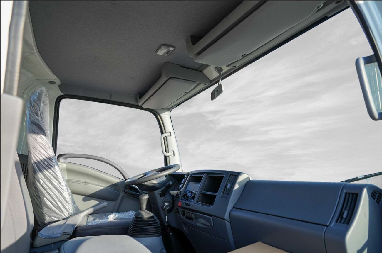 Isuzu NPR 4.6 L 6.5 T Chassis Cab