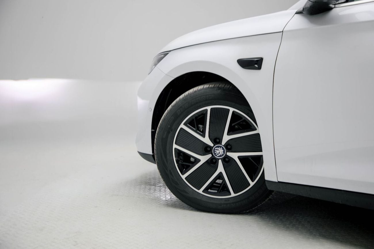 BYD Qin L DM-i ID Superior 1.5L - White Inside Grey | Export Only