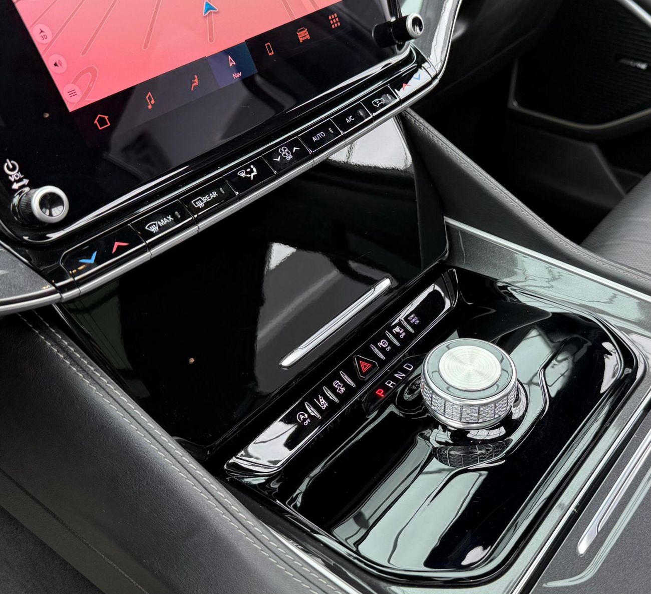 جيب واجونير 2022 Jeep Wagoneer Series II, 1 Year Warranty, Full Agency Service History, GCC