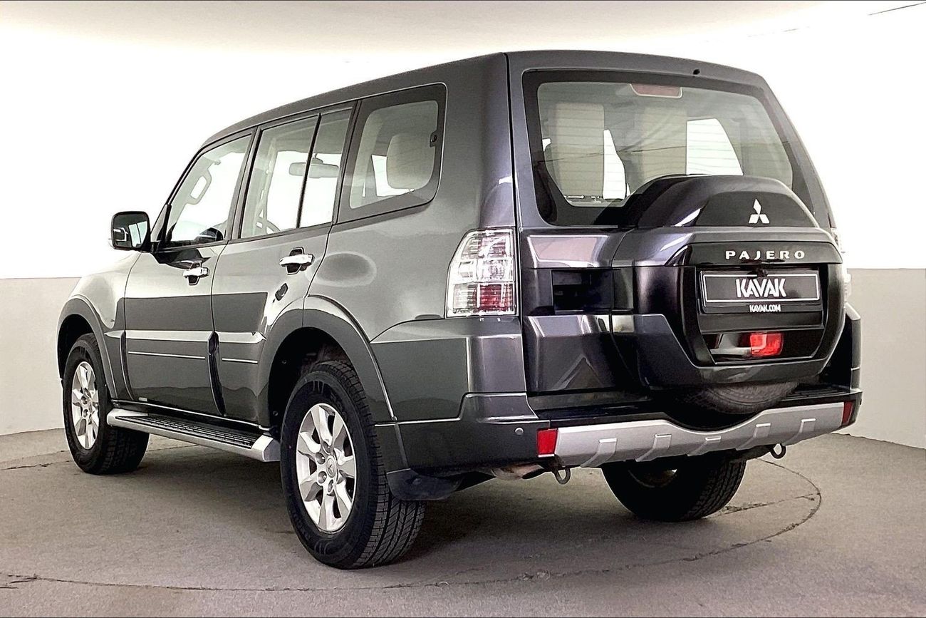 ميتسوبيشي باجيرو GLS Midline | National Day Celebration | شامل الضمان | 0 ﺪﻔﻋﺓ ﺃﻮﻟﻯ