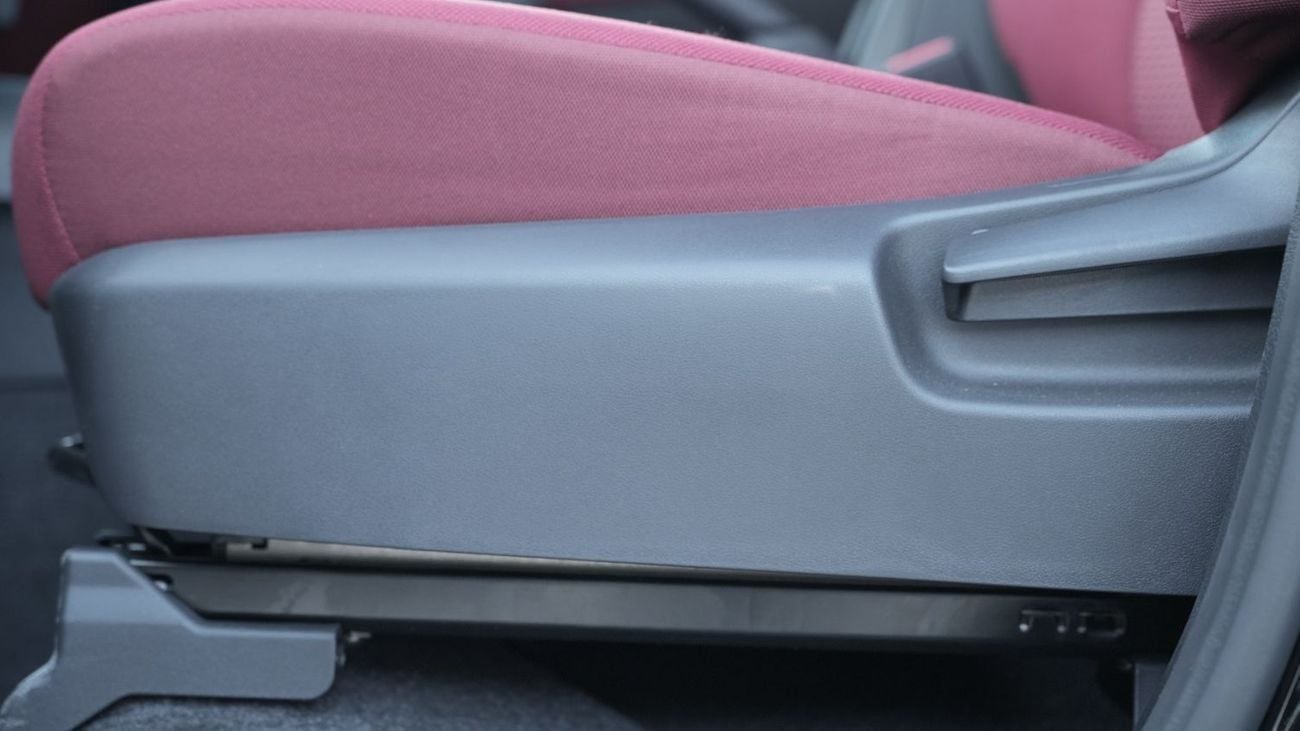 تويوتا هيلوكس GLX 2.7L Double Cab Utility 4WD A/T 2025MY EXPORT PRICE