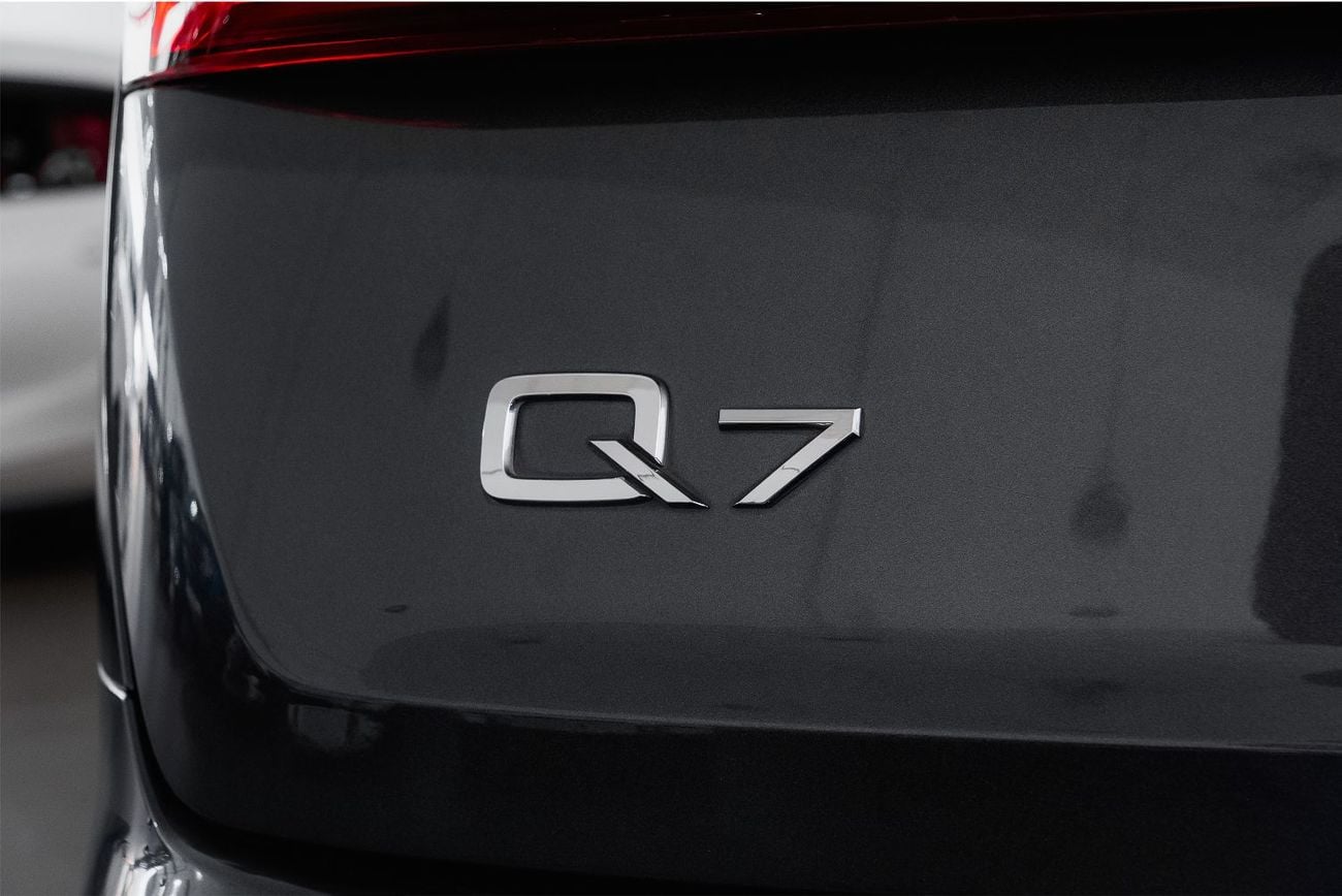 أودي Q7 55 TFSI S-LINE