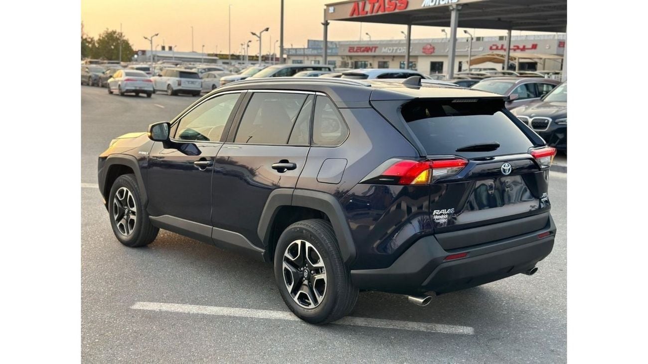 Toyota RAV4 TOYOTA RAV4 XLE HYBRID 2021