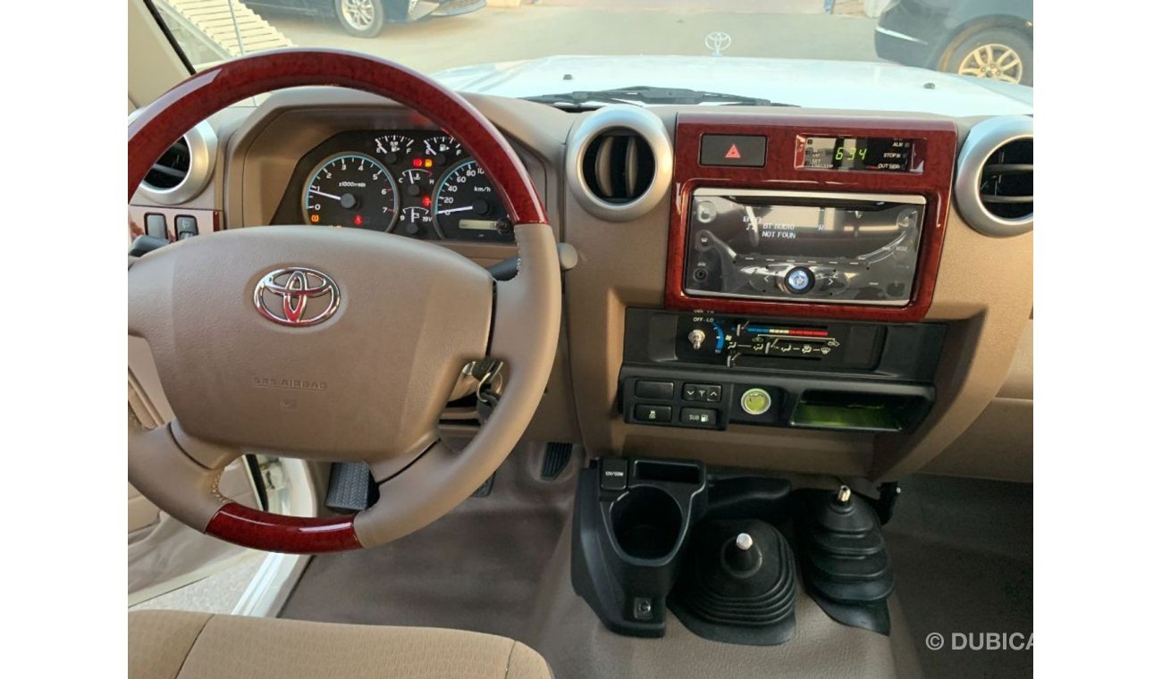 Toyota Land Cruiser Pick Up SIngle Cabin 4x4 4.0L V6 Gasoline