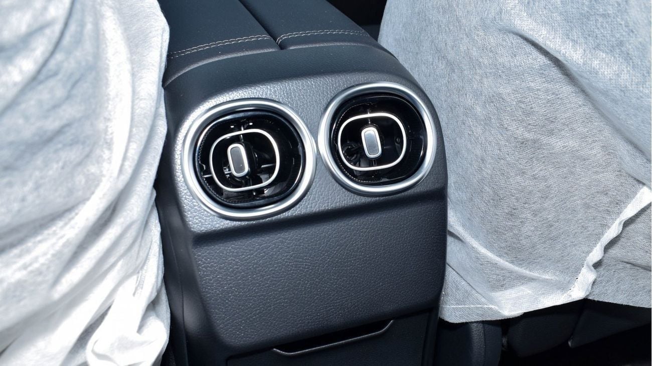 Mercedes-Benz C 200 Mercedes Benz C200 1.5T LWB - 2025