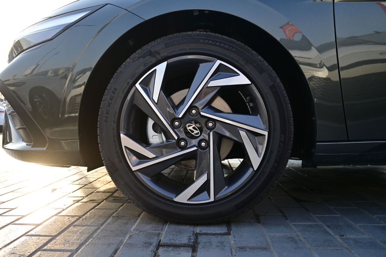 Hyundai Elantra Hyundai Elantra 1.5L Petrol, Model 2025, Color Grey