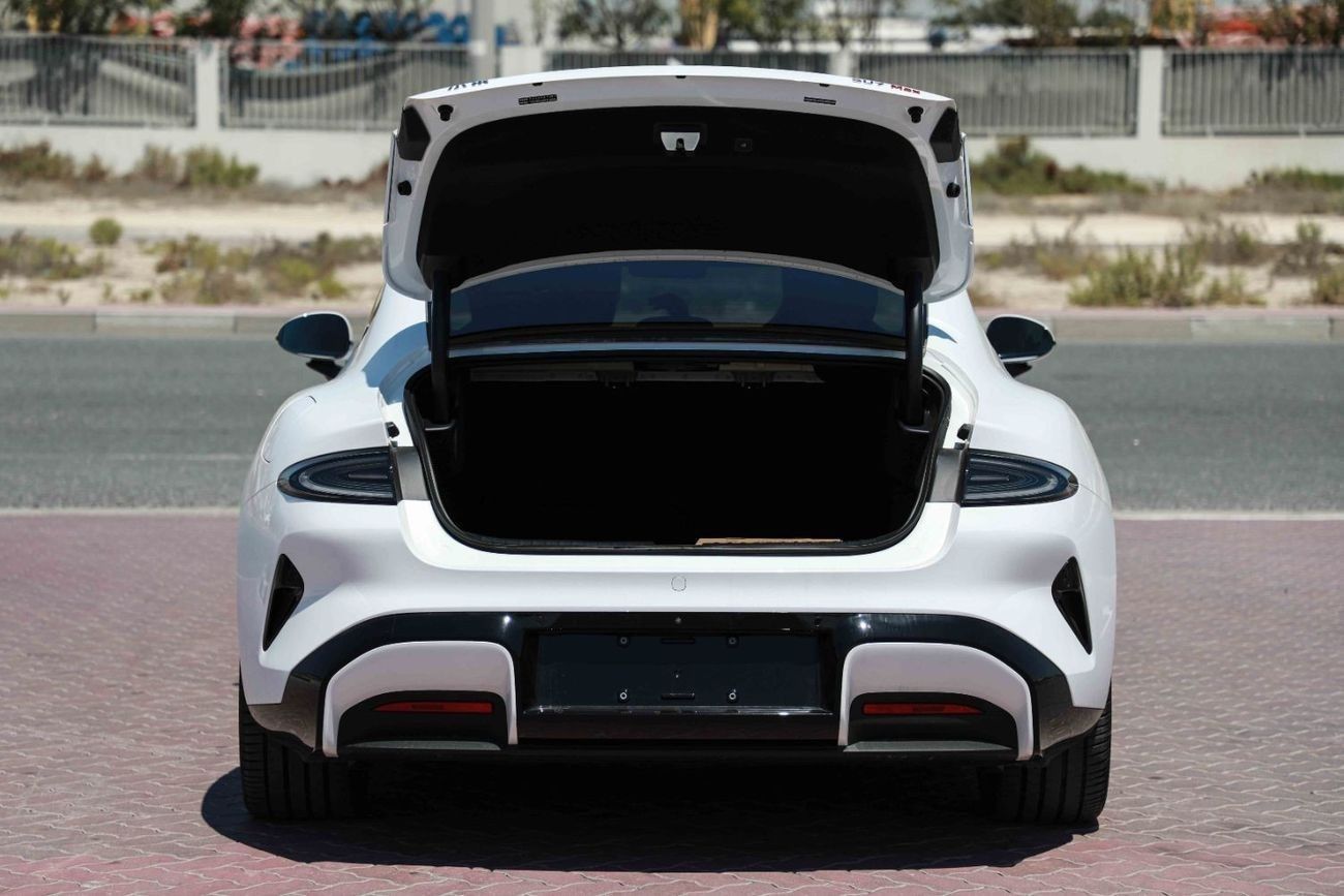 Xiaomi SU7 2025 XIAOMI SU7 MAX - WHITE inside GREY | Export Price