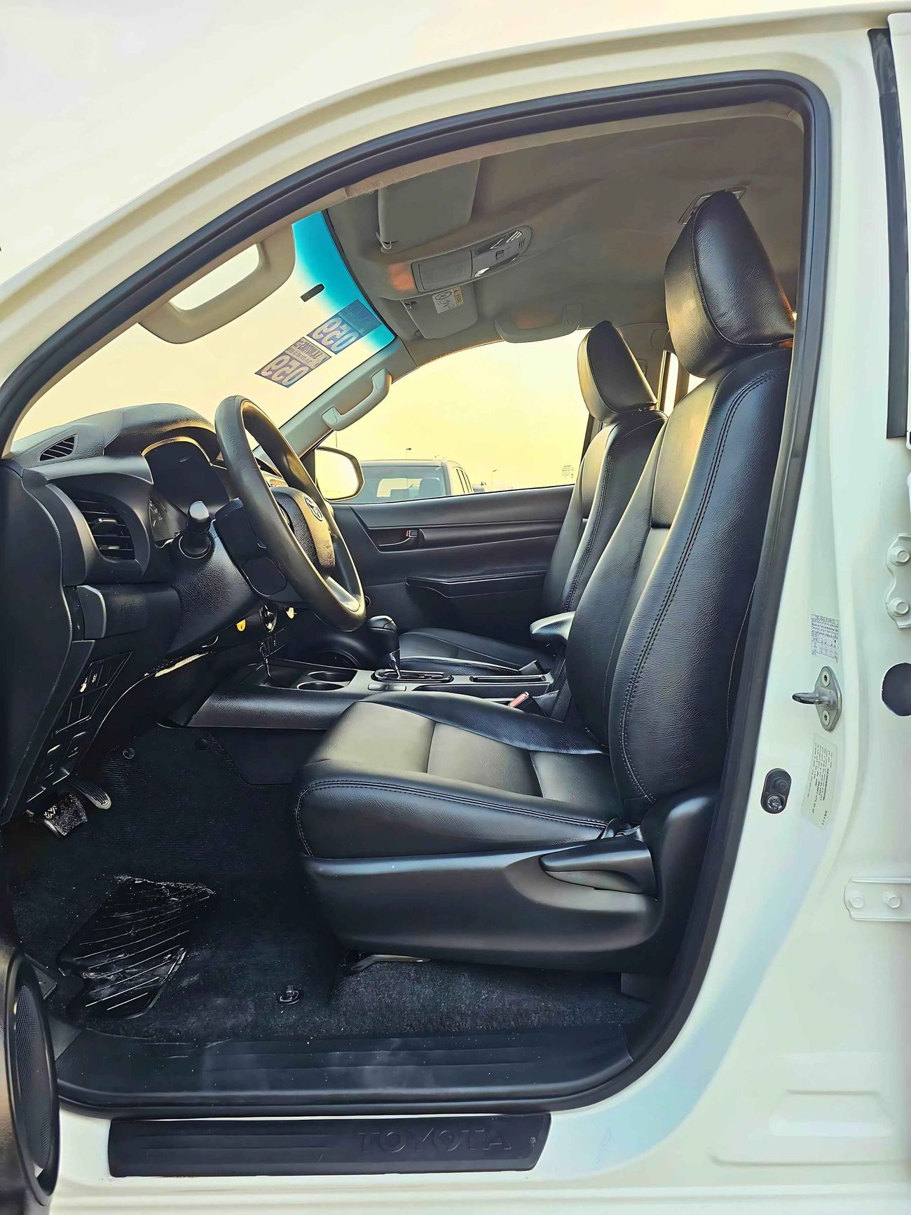 Toyota Hilux GLX / A/T/ 2.7L PETROL 4WD / SIDE STEPS / FULL OPTION / EXPORT ONLY / LOT#91992