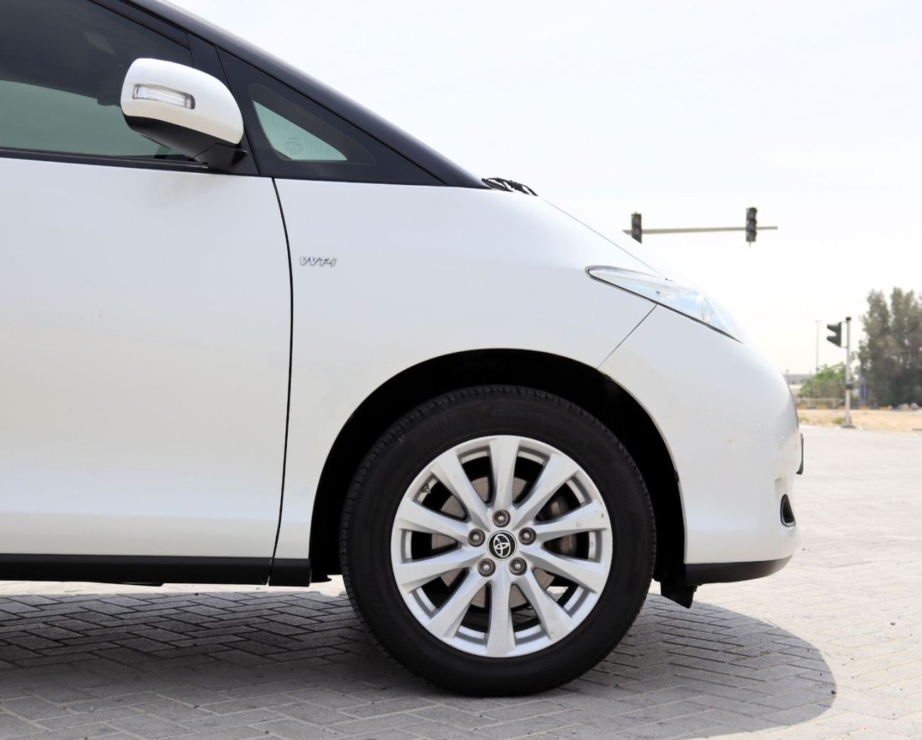 Toyota Previa ACCIDENTS FREE - GCC - ORIGINAL PAINT - S - PERFECT CONDITION INSIDE OUT