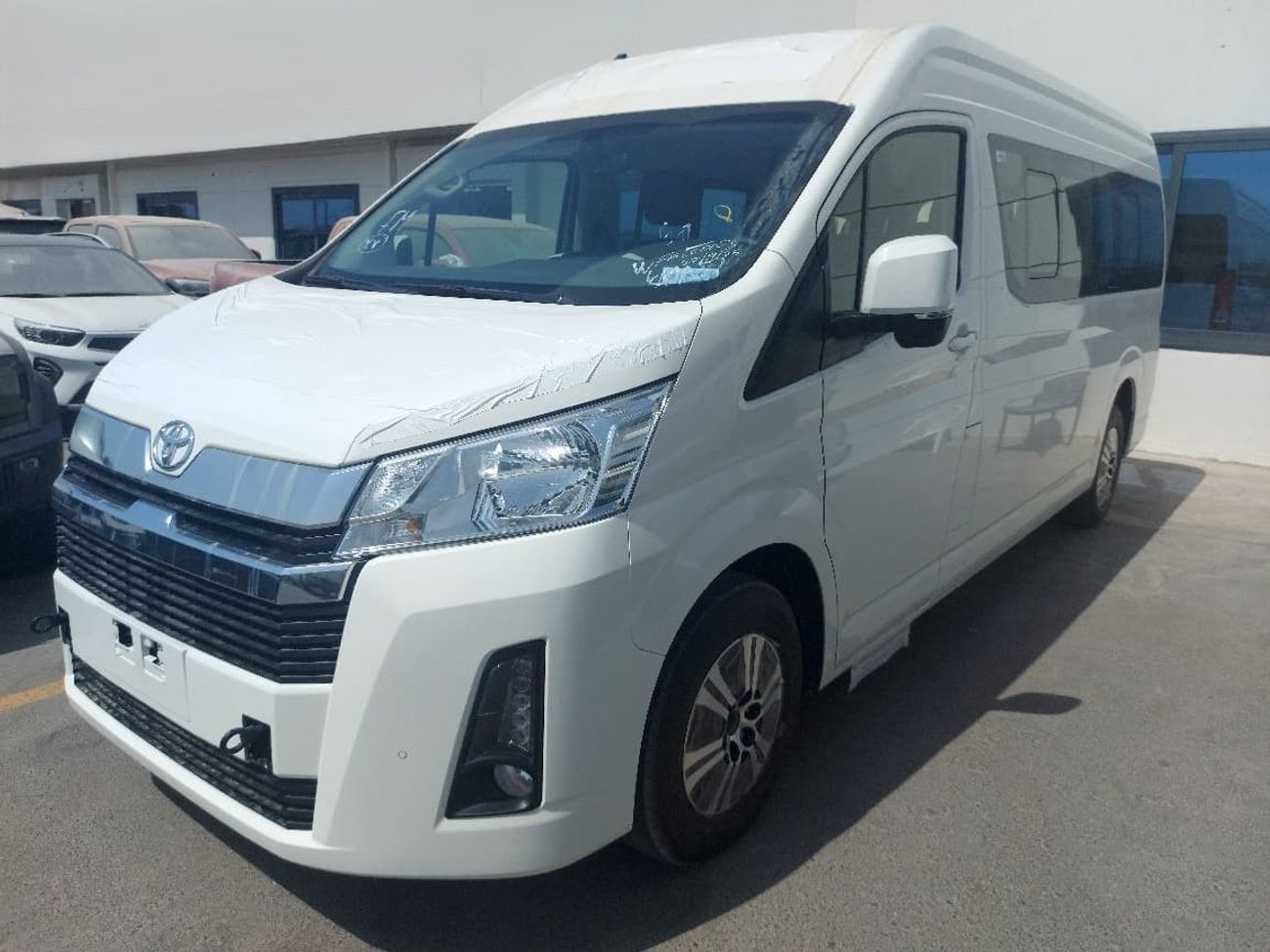 Toyota Hiace 2.8L DIESEL HIGH ROOF 13 SEATER MANUAL TRANSMISSION