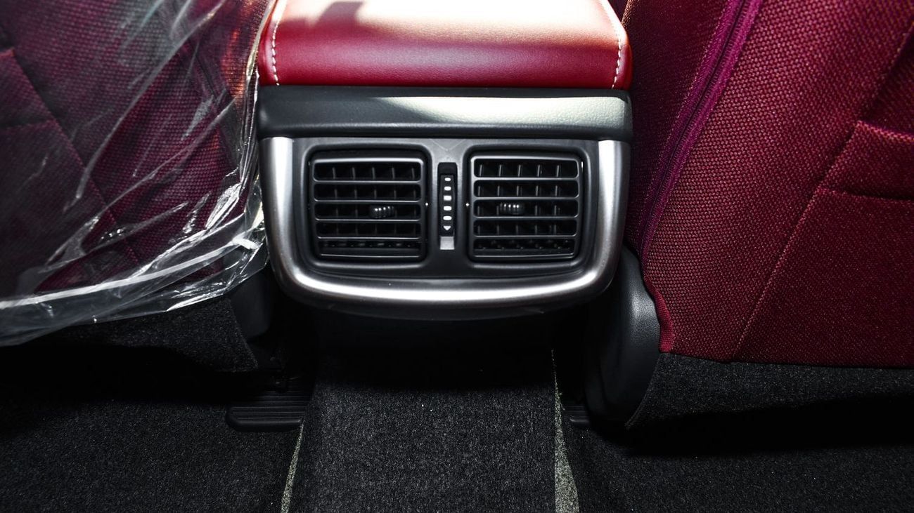 تويوتا هيلوكس ECTAGR008 – 2025 Toyota Hilux Double Cab High Options – 2.4L Diesel Auto – Black with Black Interior