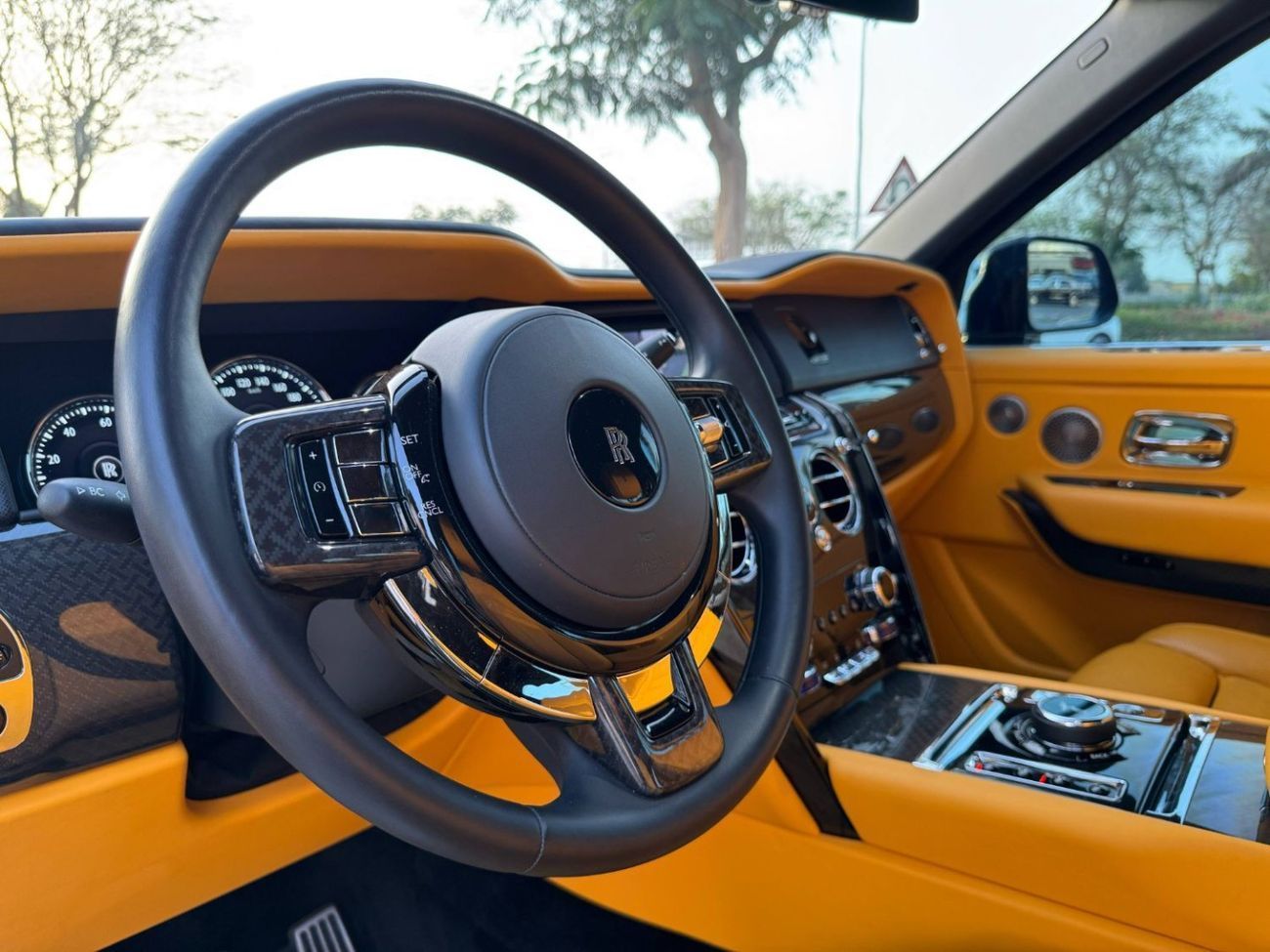 رولز رويس كولينان BLACK BADGE GCC SPEC NEAT AND CLEAN