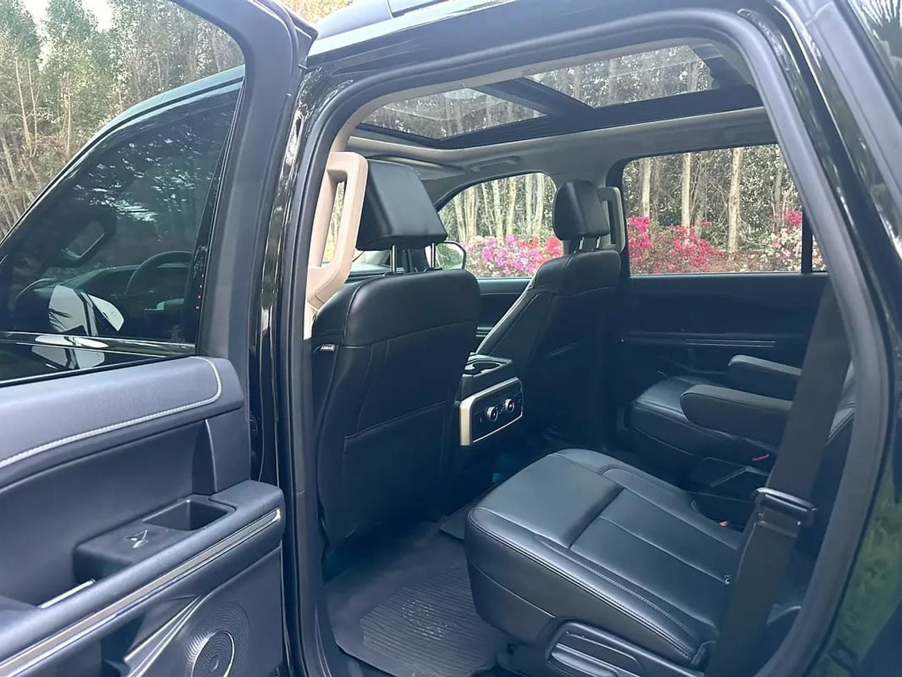 Ford Expedition XL 3.5L (375 HP) 4WD 2024 Ford Expedition Full Option | 3.5L V6 | 400 HP | 30,000 KM | Perfect Condi