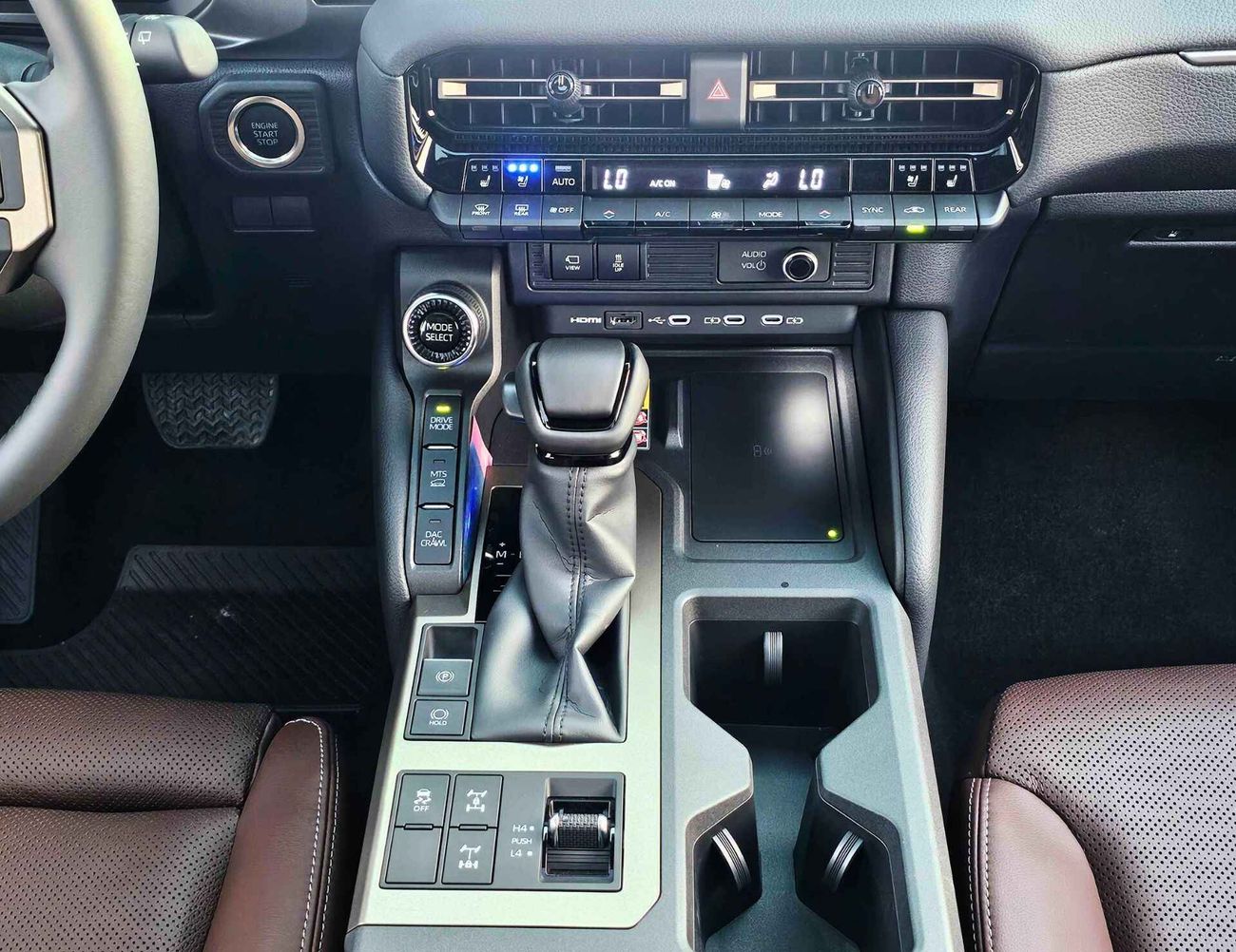 تويوتا برادو LUXURY, 2.8L V4 DIESEL, POWER SEAT WITH 360*CAM / HEADUP WITH SUNROOF (CODE # 68048)