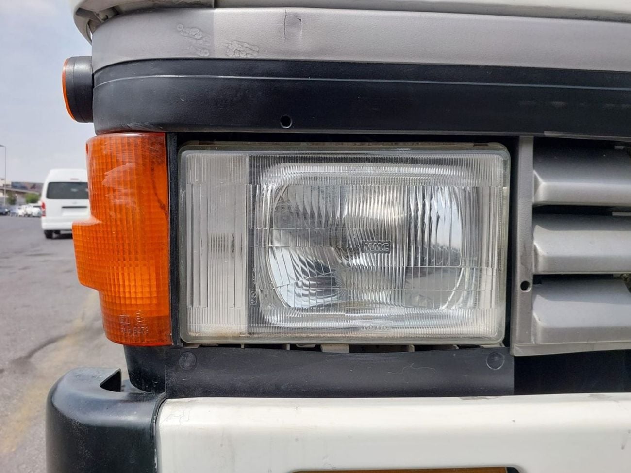 ميتسوبيشي فايتر (RAMADAN OFFER) MITSUBISHI FIGHTER TRUCK RHD 1989 MODEL 6.5 L DIESEL MANUAL(PM30989)