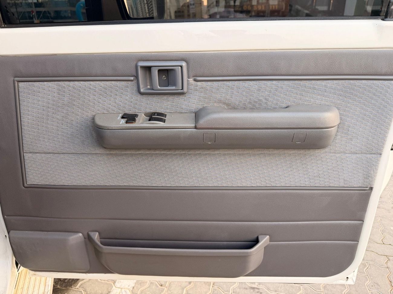 تويوتا لاند كروزر بيك آب GXL V8 Turbo Diesel Right Hand Drive