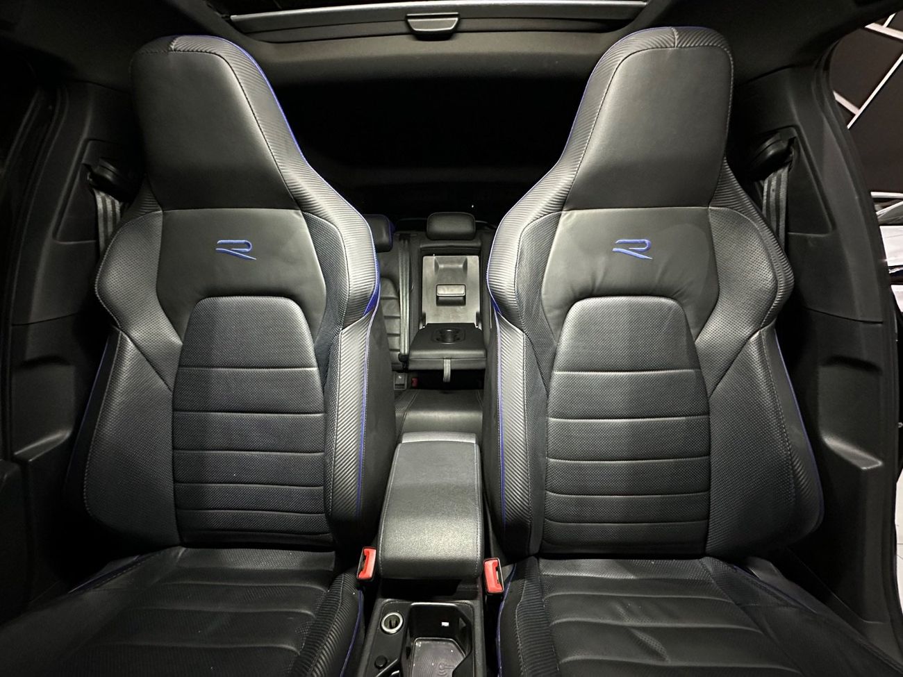 Volkswagen Golf R Base 2.0T VOLKSWAGEN GOLF R | GCC | 2023 | UNDER WARRANTY  CONTRACT SERVICE